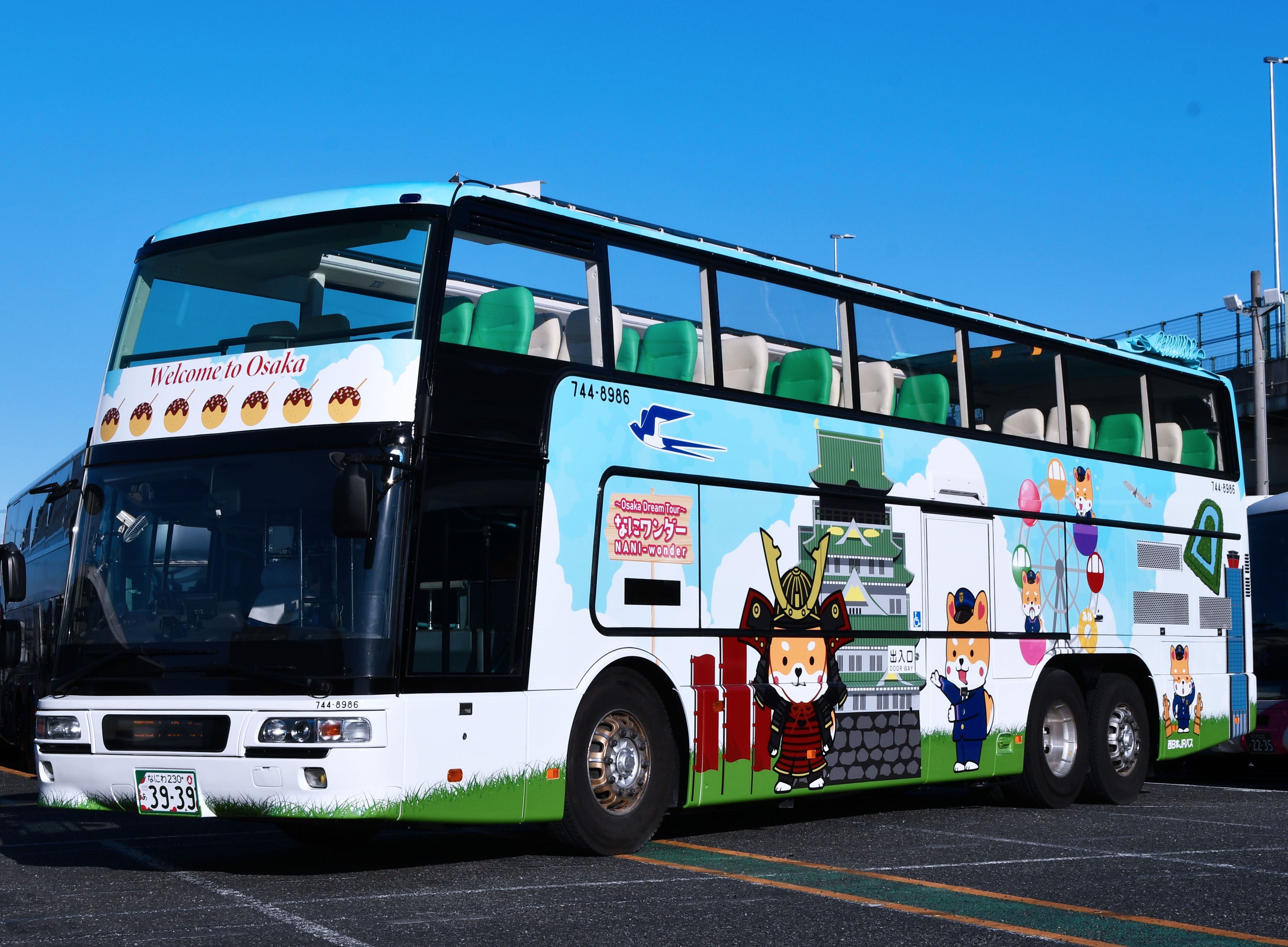Osaka sightseeing bus “OSAKA SKY VISTA” and “Nani Wonder” 