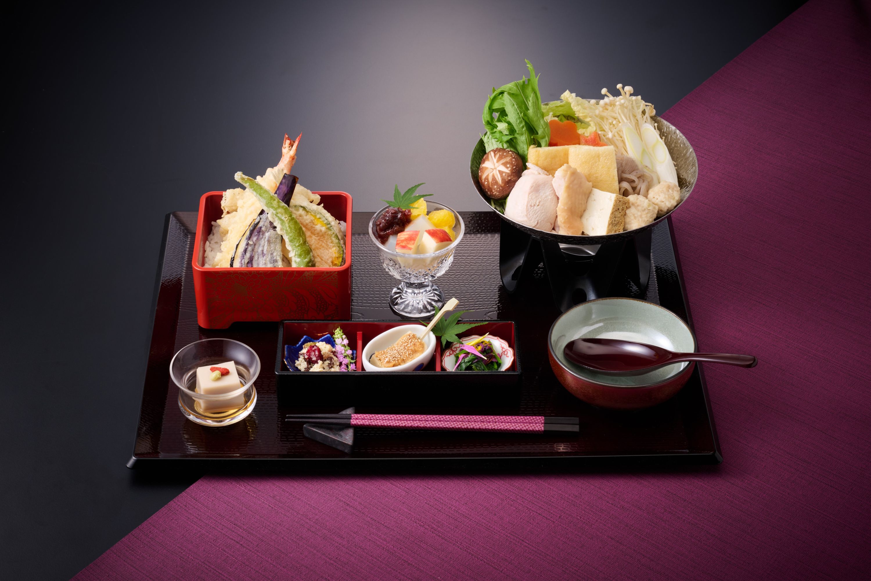 THE SUMO LIVE RESTAURANT HIRAKUZA GINZA TOKYO: Sumo Show with Meal Plan